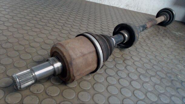 Foto: ANTRIEBSWELLE VORN LINKS eines Honda Civic 1.5i CL