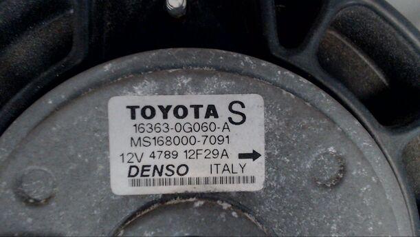 Foto: ELEKTROLÜFTER / DOPPELLÜFTER eines Toyota Corolla 2.0 D-4D