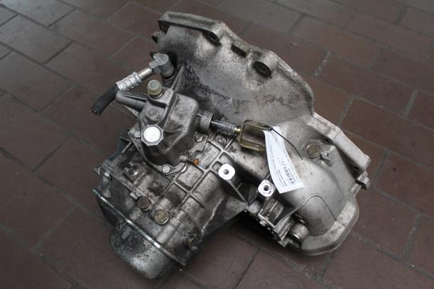Foto: SCHALTGETRIEBE 5-GANG eines Opel Vectra 1.6 Cup
