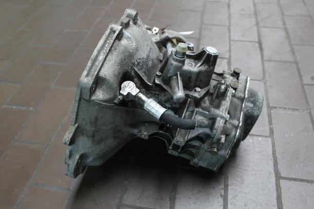 Foto: SCHALTGETRIEBE 5-GANG eines Opel Vectra 1.6 Cup