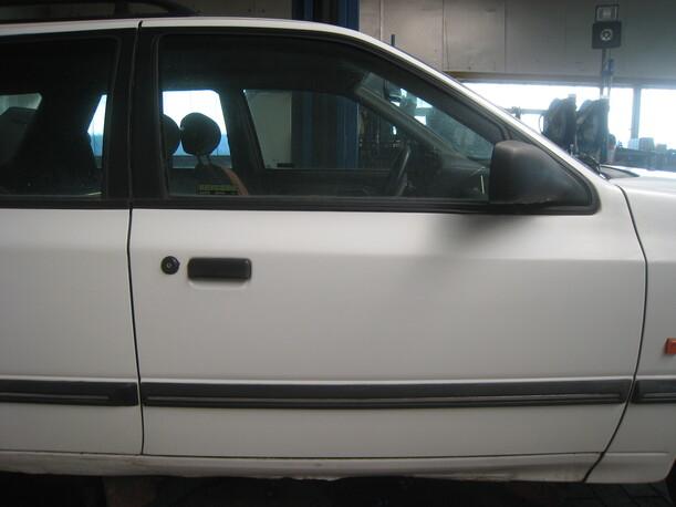 Foto: TÜR VORN RECHTS eines Ford Scorpio Turnier Cup