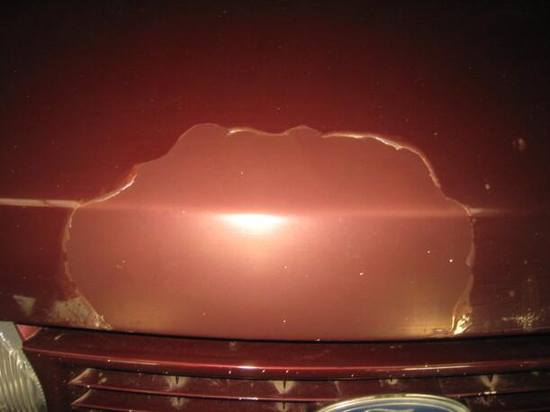 Foto: MOTORHAUBE eines Ford Sierra CL