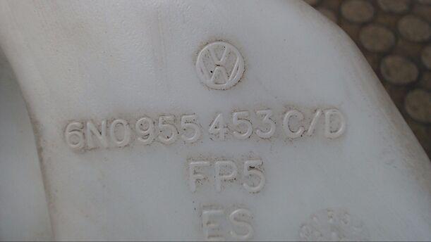 Foto: SCHEIBENWASCHBEHÄLTER eines Seat Arosa 1.7 SDI CL