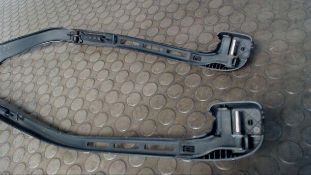 Foto: SCHEIBENWISCHERARME VORN eines BMW 318d DPF Touring CL