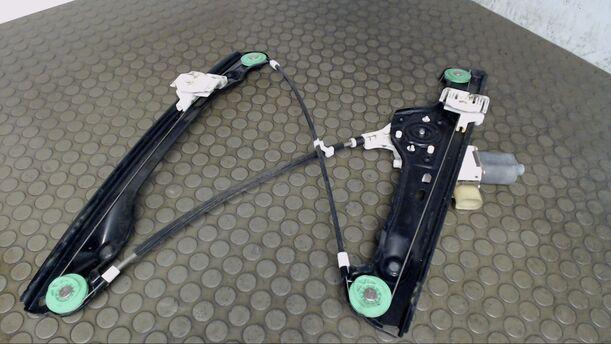 Foto: FENSTERHEBER ELEKTRISCH VORN LINKS eines BMW 318d DPF Touring CL