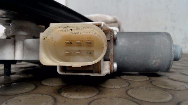 Foto: FENSTERHEBER ELEKTRISCH VORN LINKS eines BMW 318d DPF Touring CL