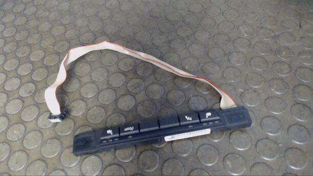 Foto: SCHALTZENTRUM eines BMW 318d DPF Touring CL