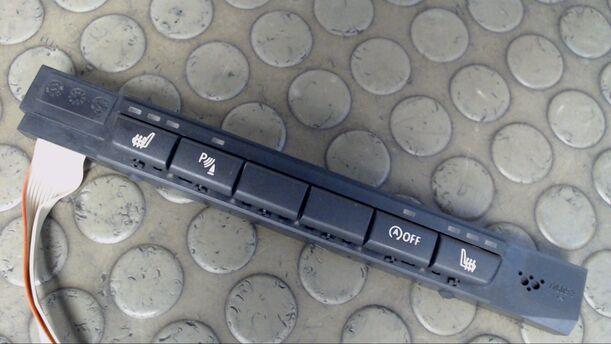 Foto: SCHALTZENTRUM eines BMW 318d DPF Touring CL