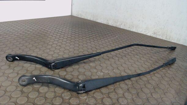 Foto: SCHEIBENWISCHERARME VORN eines Opel Corsa 1.3 CDTI
