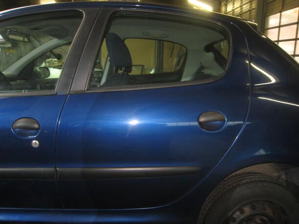 Foto: TÜR HINTEN LINKS eines Peugeot 206 75 Eco