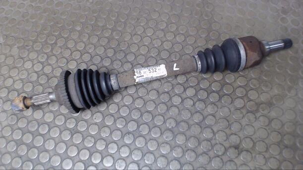 Foto: ANTRIEBSWELLE LINKS eines Peugeot 206 75 Eco