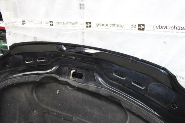 Foto: MOTORHAUBE eines VW Passat Variant 1.9 TDI