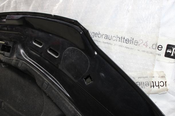 Foto: MOTORHAUBE eines VW Passat Variant 1.9 TDI