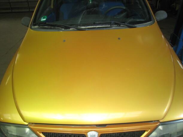 Foto: MOTORHAUBE eines Lancia Y 1.2 Eco