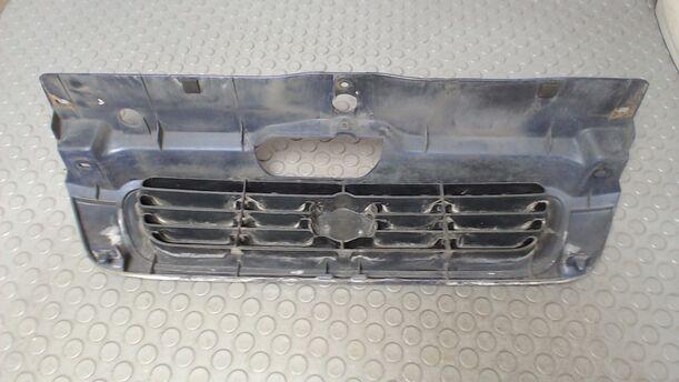 Foto: KÜHLERGRILL eines Suzuki Baleno 1.3