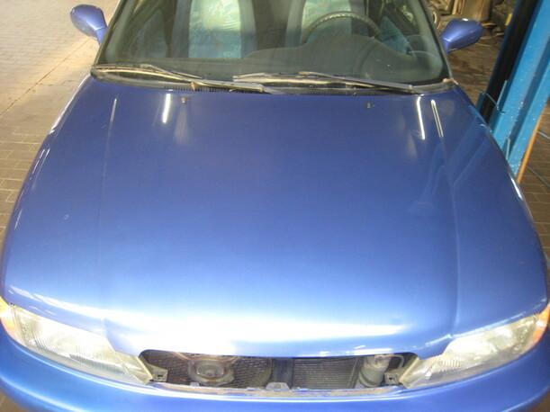 Foto: MOTORHAUBE eines Suzuki Baleno 1.3 CL