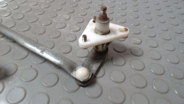 Foto: SCHEIBENWISCHERGESTÄNGE VORN eines Suzuki Baleno 1.3