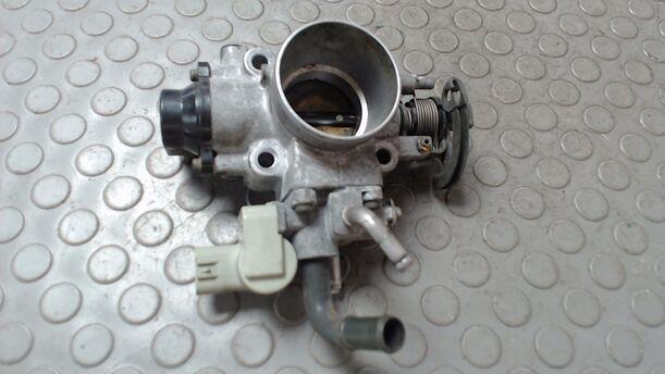 Foto: DROSSELKLAPPE/ DROSSELKLAPPENSTUTZEN eines Suzuki Baleno 1.3