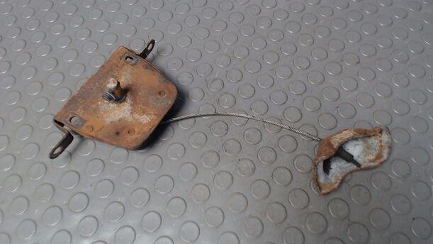 Foto: HALTER RESERVERAD eines Opel Sintra 3.0 V6 Special