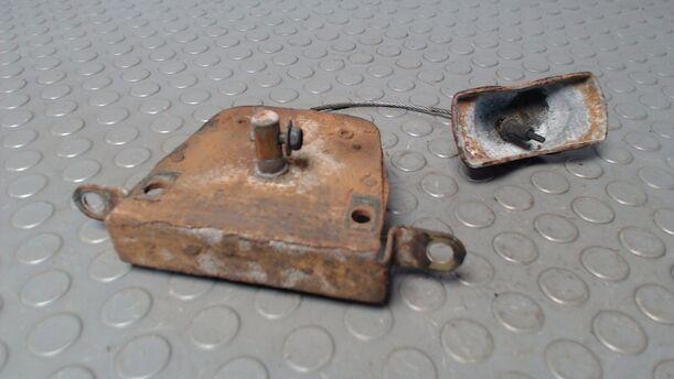 Foto: HALTER RESERVERAD eines Opel Sintra 3.0 V6 Special