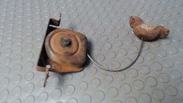 Foto: HALTER RESERVERAD eines Opel Sintra 3.0 V6 Special