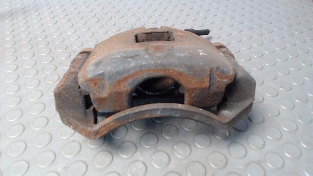 Foto: BREMSSATTEL VORN LINKS eines Opel Sintra 3.0 V6 Special