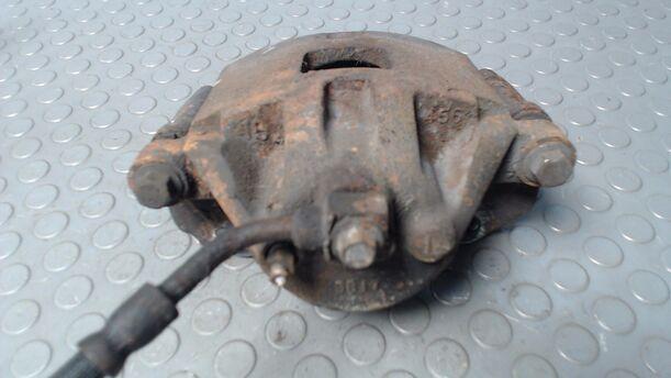 Foto: BREMSSATTEL VORN LINKS eines Opel Sintra 3.0 V6 Special