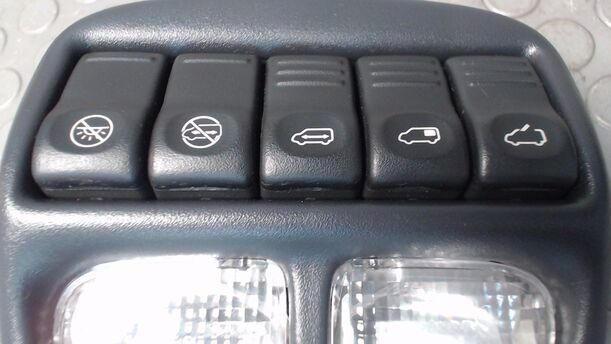 Foto: INNENLEUCHTE/ SCHALTER SCHIEBETÜR eines Opel Sintra 3.0 V6 Special