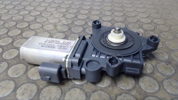 Foto: MOTOR FENSTERHEBER RECHTS eines Fiat Stilo 1.6 16V