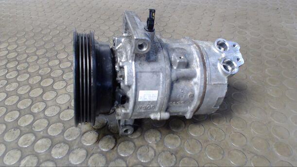 Foto: KOMPRESSOR KLIMAANLAGE eines Fiat Stilo 1.6 16V CL