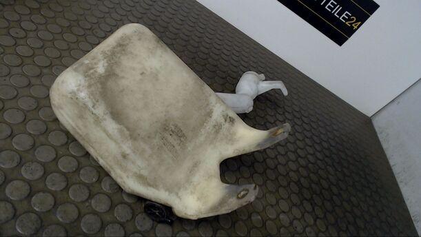 Foto: SCHEIBENWASCHBEHÄLTER eines Mazda Demio 1.4