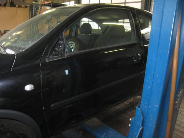 Foto: TÜR VORN LINKS (2/3-Türer) eines Opel Corsa 1.2 16V