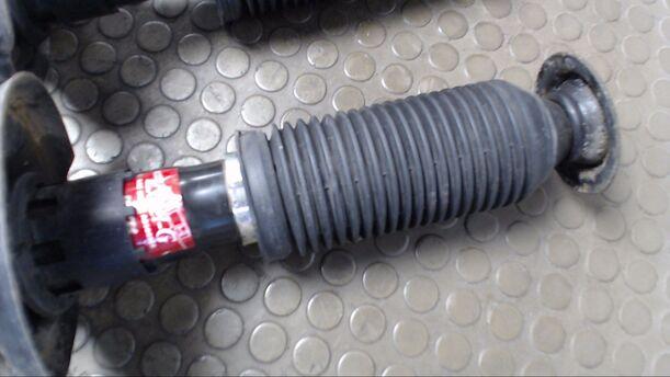Foto: FEDERBEINPAAR VORN eines VW Polo 60