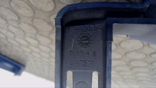 Foto: FRONTBLENDE / BLENDE SCHEINEWERFER LINKS eines Volvo 460 2.0i Eco