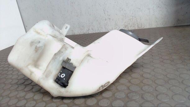Foto: SCHEIBENWASCHBEHÄLTER eines Volvo 460 2.0i GL