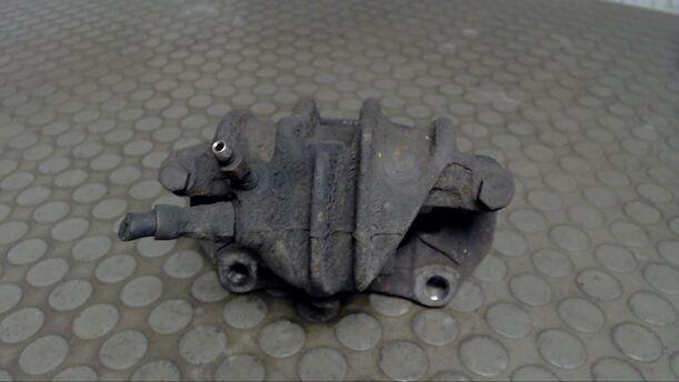 Foto: BREMSSATTEL VORN LINKS eines Volvo 460 2.0i GL