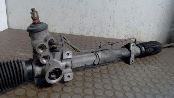 Foto: SERVOLENKUNG eines Volvo 460 2.0i GL