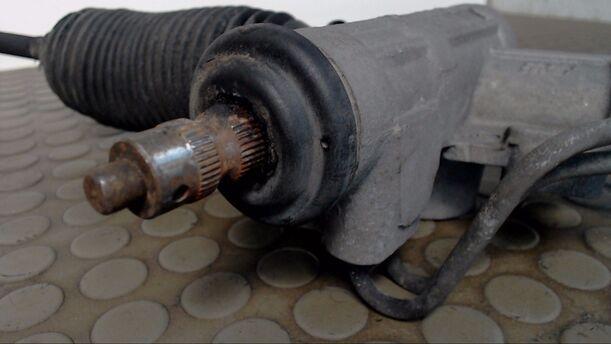 Foto: SERVOLENKUNG eines Volvo 460 2.0i GL
