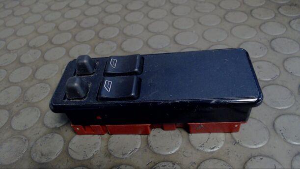 Foto: FENSTERHEBERSCHALTER eines Volvo 460 2.0i GL