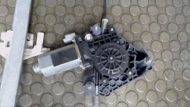 Foto: FENSTERHEBER ELEKTRISCH HINTEN LINKS eines Peugeot 406 Break HDi Eco