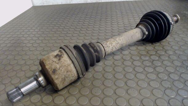 Foto: ANTRIEBSWELLE VORN LINKS eines Peugeot 406 Break HDi Eco