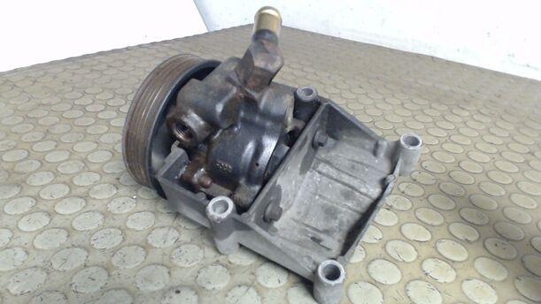 Foto: PUMPE SERVOLENKUNG eines Ford Fiesta SLX