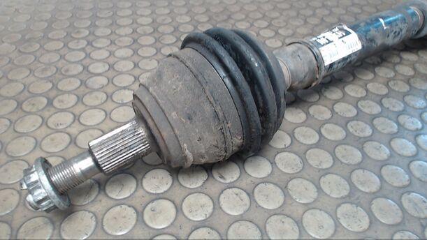 Foto: ANTRIEBSWELLE LINKS eines Audi A3 1.9 TDI CL