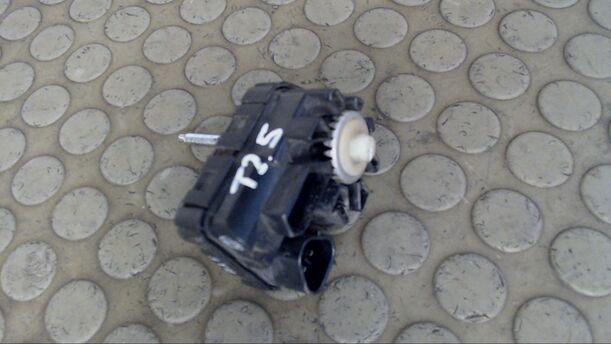 Foto: LEUCHTWEITENVERSTELLUNG / LWR-MOTOR LINKS eines Toyota Avensis 2.0 D-4D Combi CL