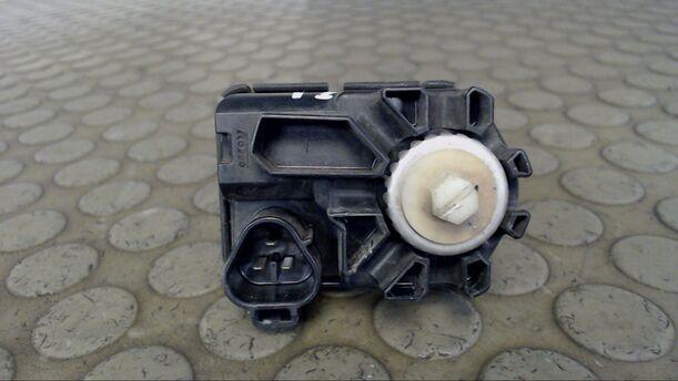 Foto: LEUCHTWEITENVERSTELLUNG / LWR-MOTOR LINKS eines Toyota Avensis 2.0 D-4D Combi CL