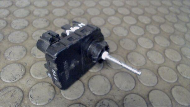 Foto: LEUCHTWEITENVERSTELLUNG / LWR-MOTOR LINKS eines Toyota Avensis 2.0 D-4D Combi CL