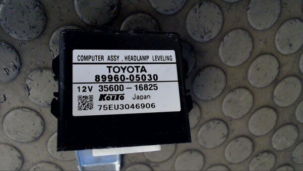 Foto: STEUERGERÄT LEUCHTWEITENVERSTELLUNG eines Toyota Avensis 2.0 D-4D Combi CL