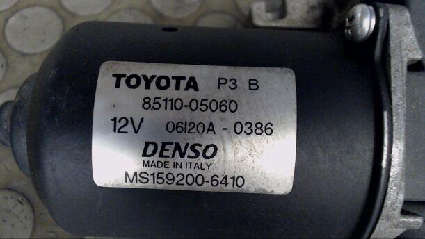 Foto: SCHEIBENWISCHERMOTOR VORN eines Toyota Avensis 2.0 D-4D Combi CL