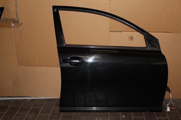 Foto: TÜR VORN RECHTS eines Toyota Avensis 2.0 D-4D Combi CL
