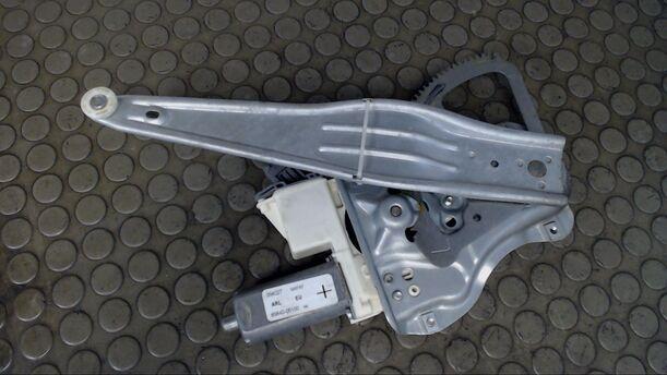 Foto: FENSTERHEBER ELEKTRISCH HINTEN LINKS eines Toyota Avensis 2.0 D-4D Combi CL